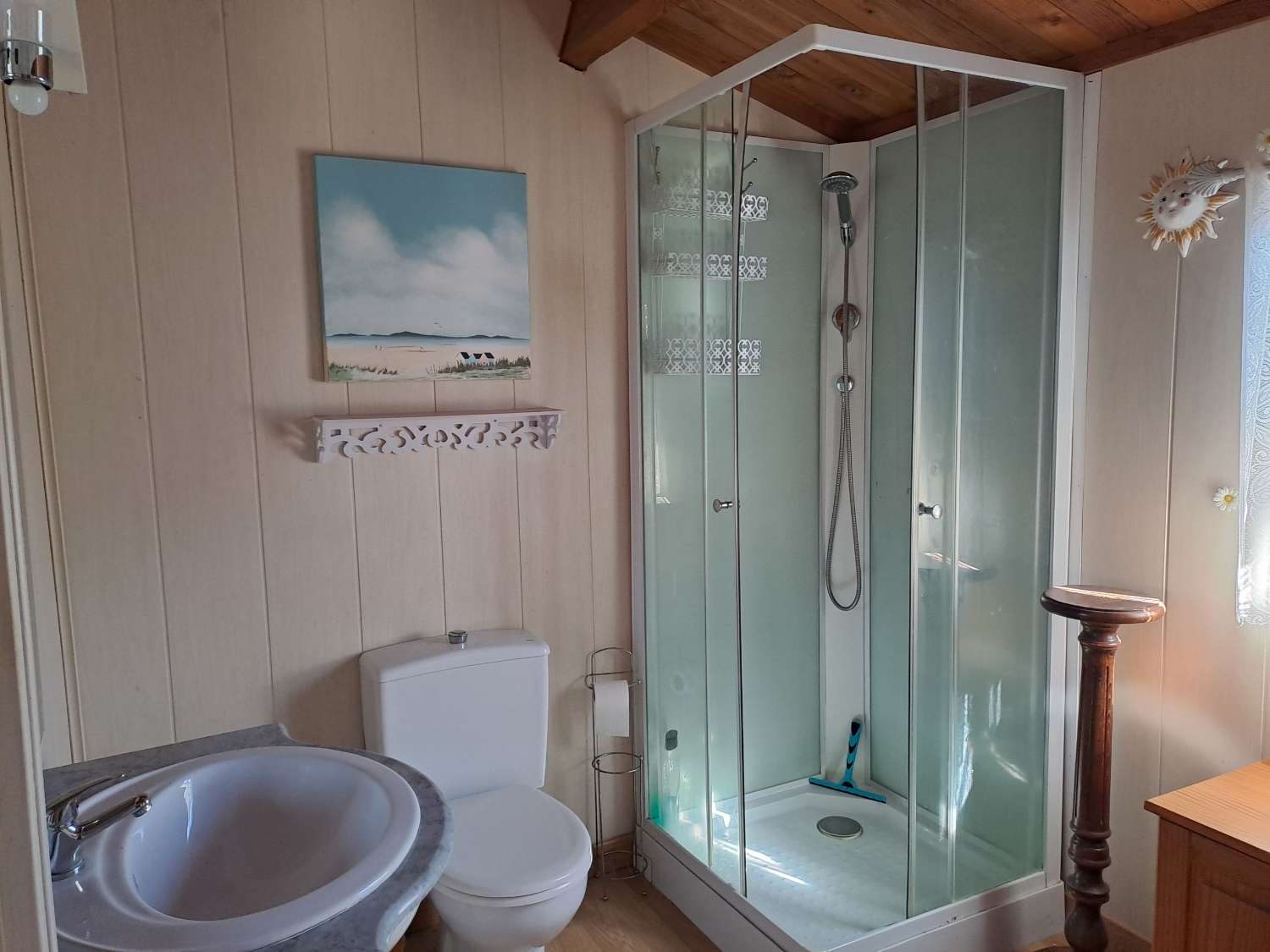 Spacious 1 Bedroom Wooden Cabin with Large Plot & Dip Pool