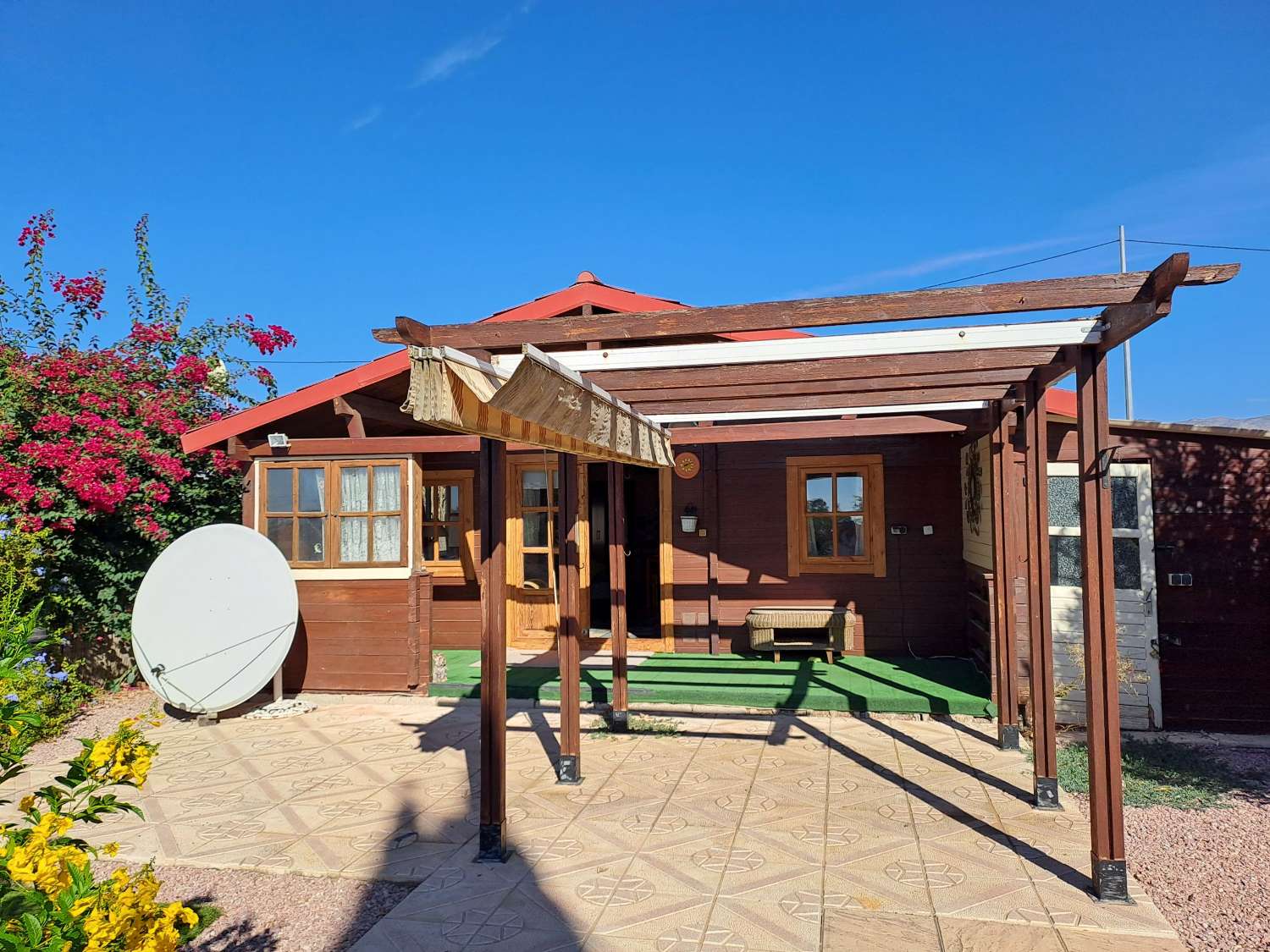 Spacious 1 Bedroom Wooden Cabin with Large Plot & Dip Pool