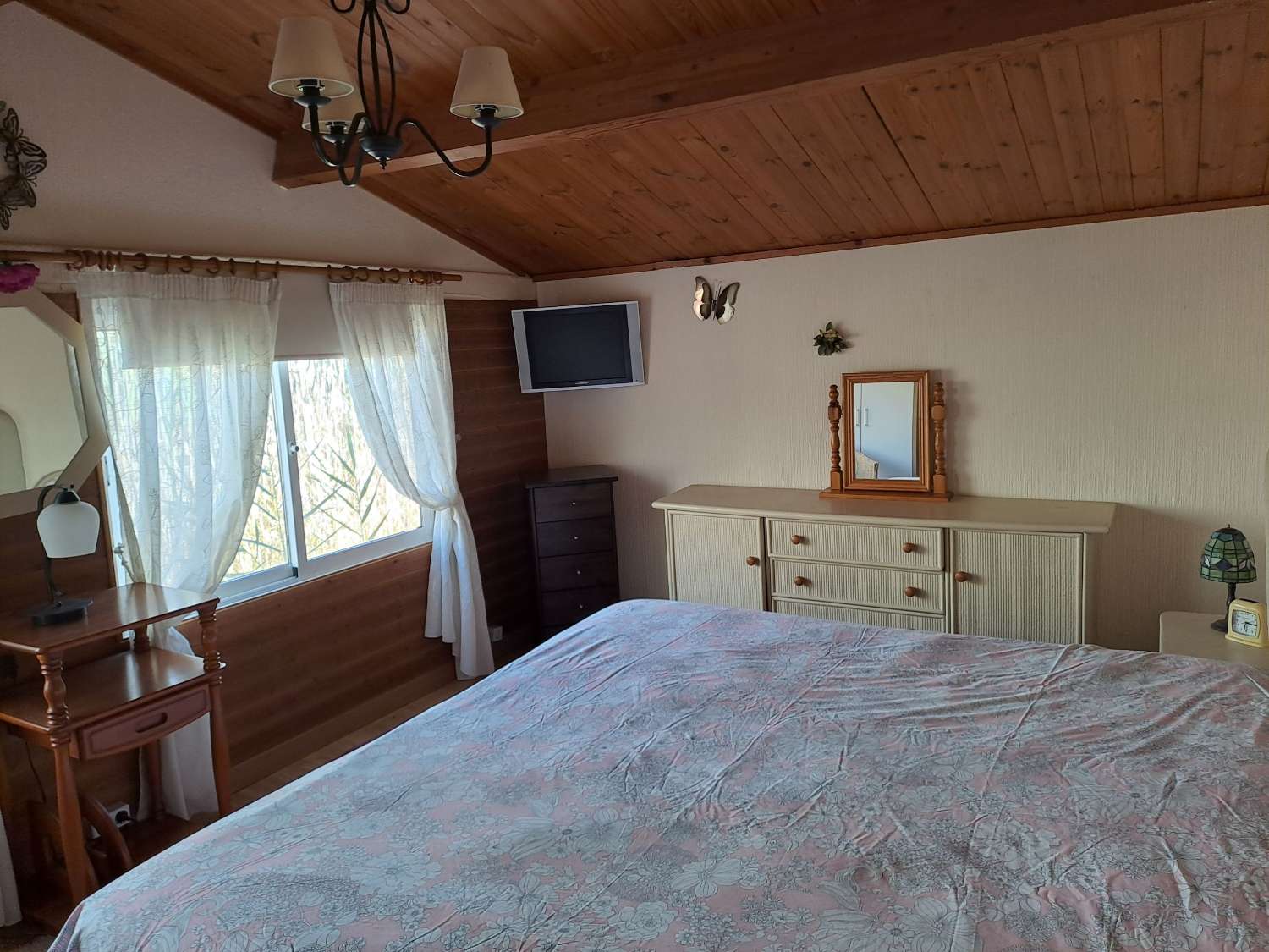 Spacious 1 Bedroom Wooden Cabin with Large Plot & Dip Pool