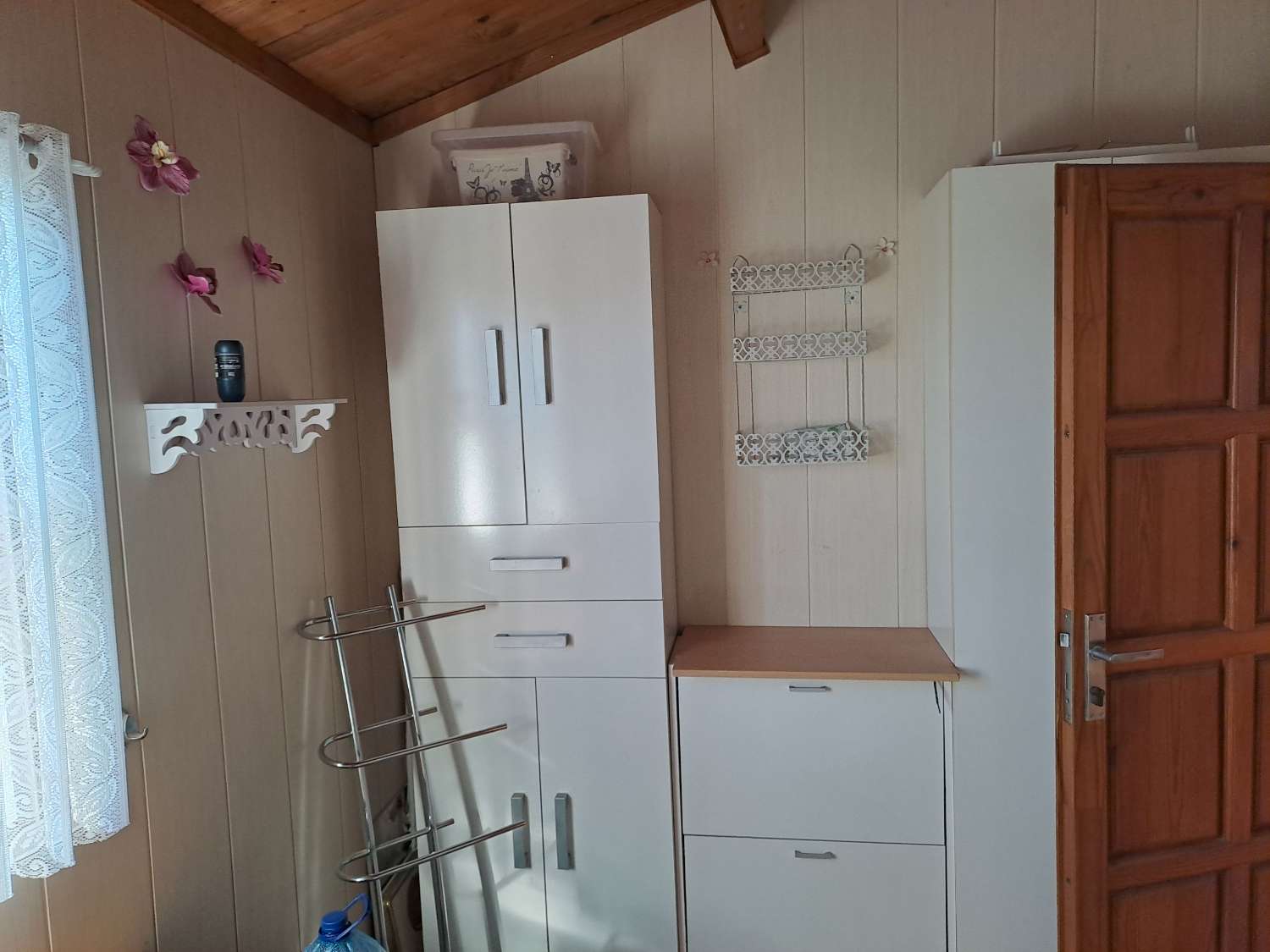 Spacious 1 Bedroom Wooden Cabin with Large Plot & Dip Pool