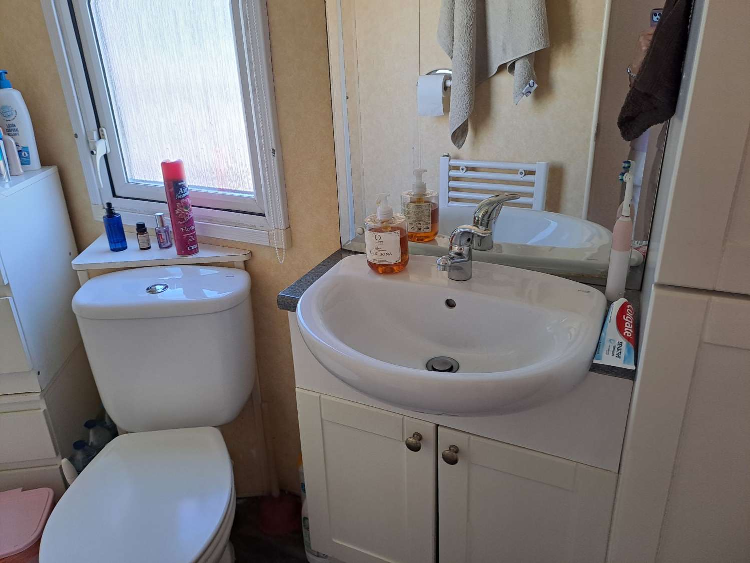 Unique BK Senator Mobile Home with Extension – Solar Powered & Ready to Move In!