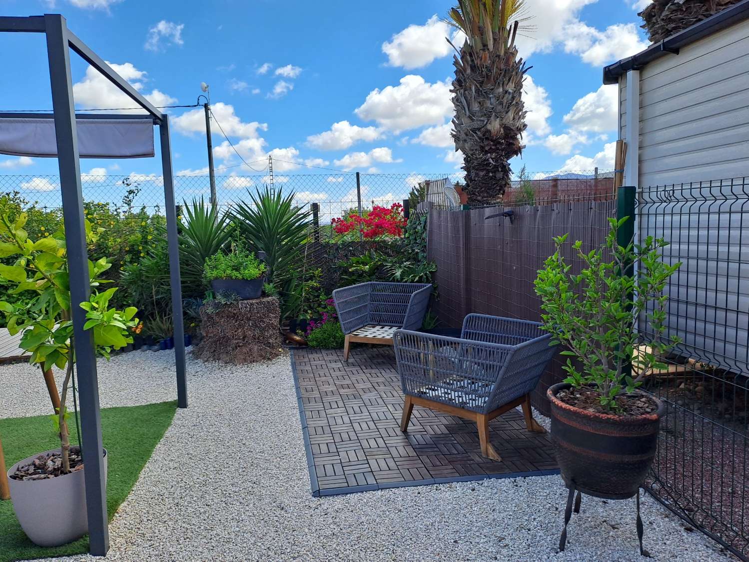 Amazing willerby Rio on residential site with pool