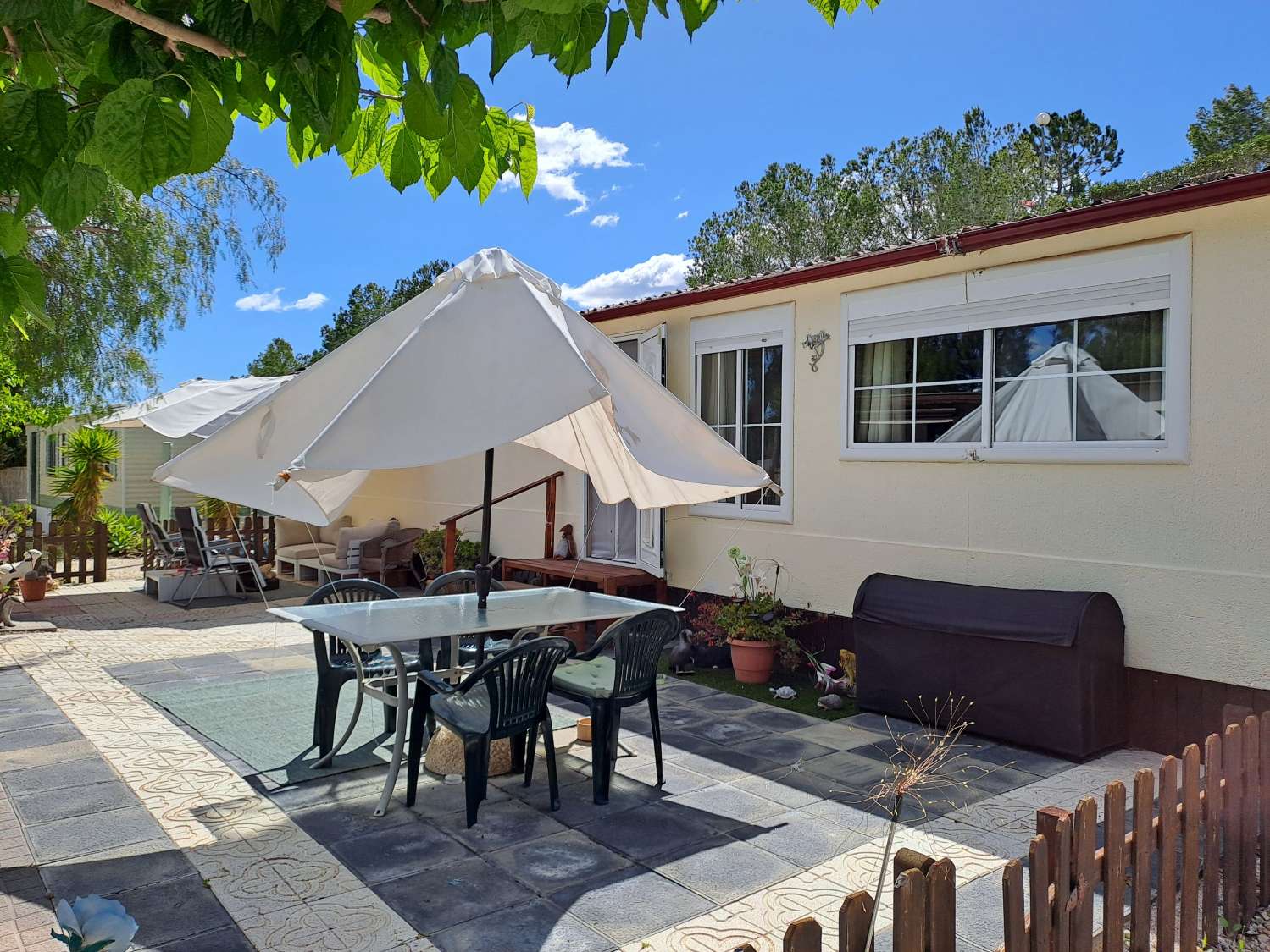 A fanatstic Eurocasa Park Home with communal pool