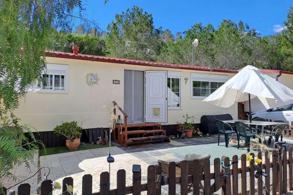 A fanatstic Eurocasa Park Home with communal pool