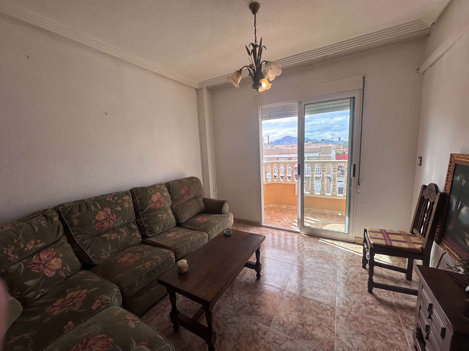 Spacious 4-Bedroom Apartment in the Heart of Catral