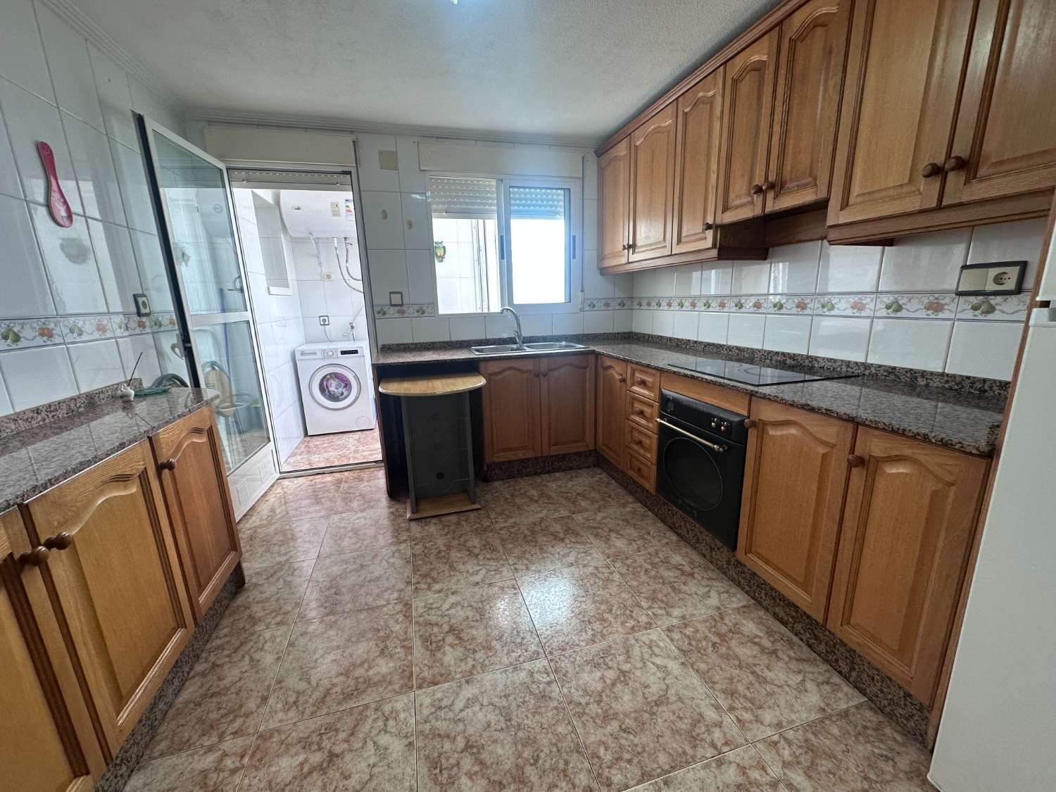 Spacious 4-Bedroom Apartment in the Heart of Catral