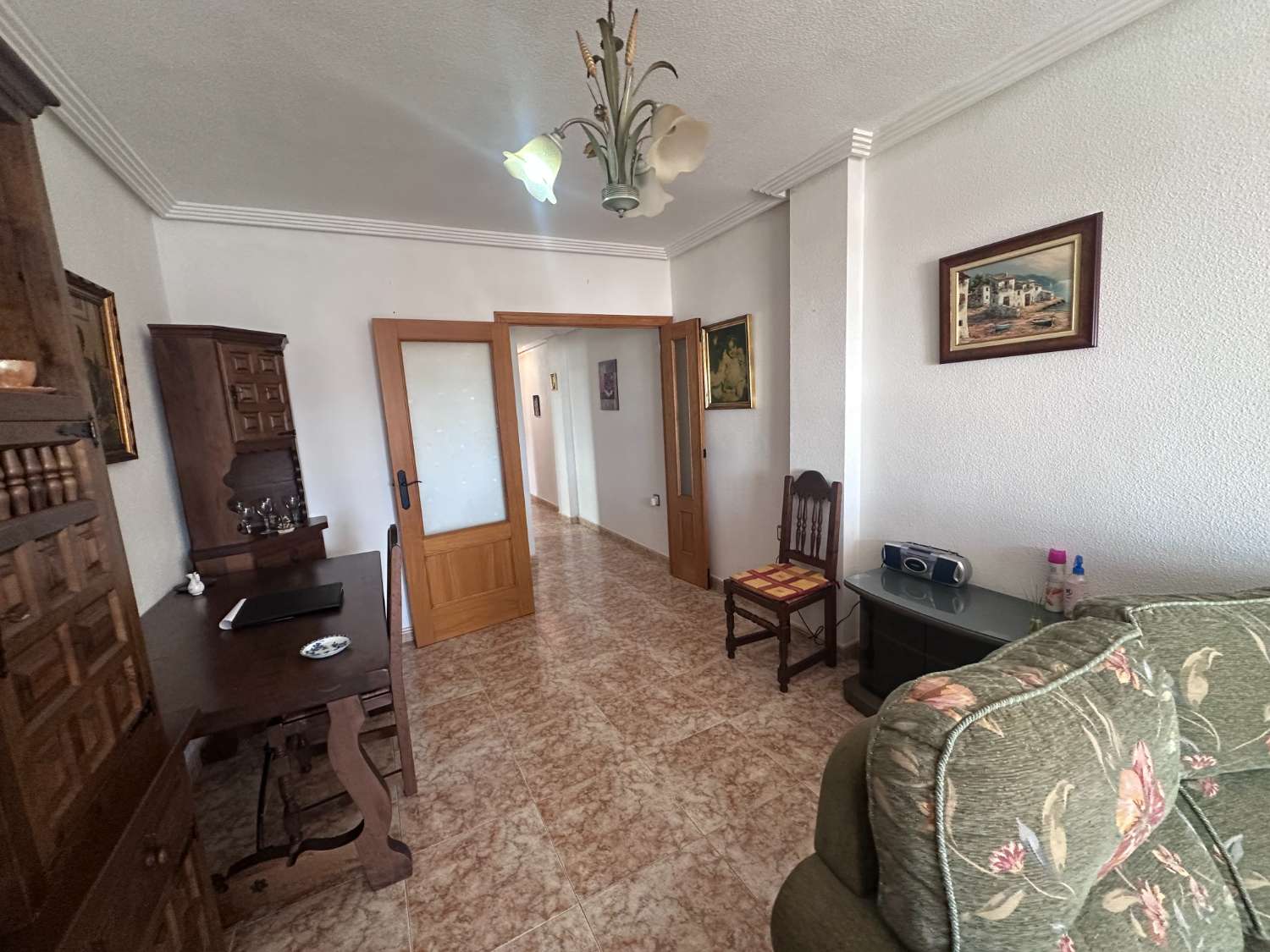 Spacious 4-Bedroom Apartment in the Heart of Catral