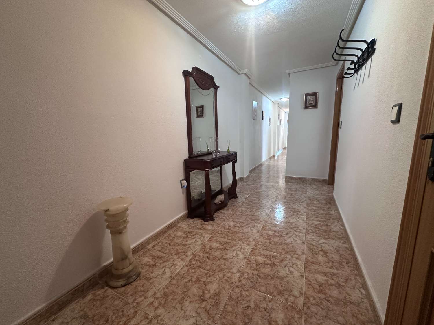 Spacious 4-Bedroom Apartment in the Heart of Catral
