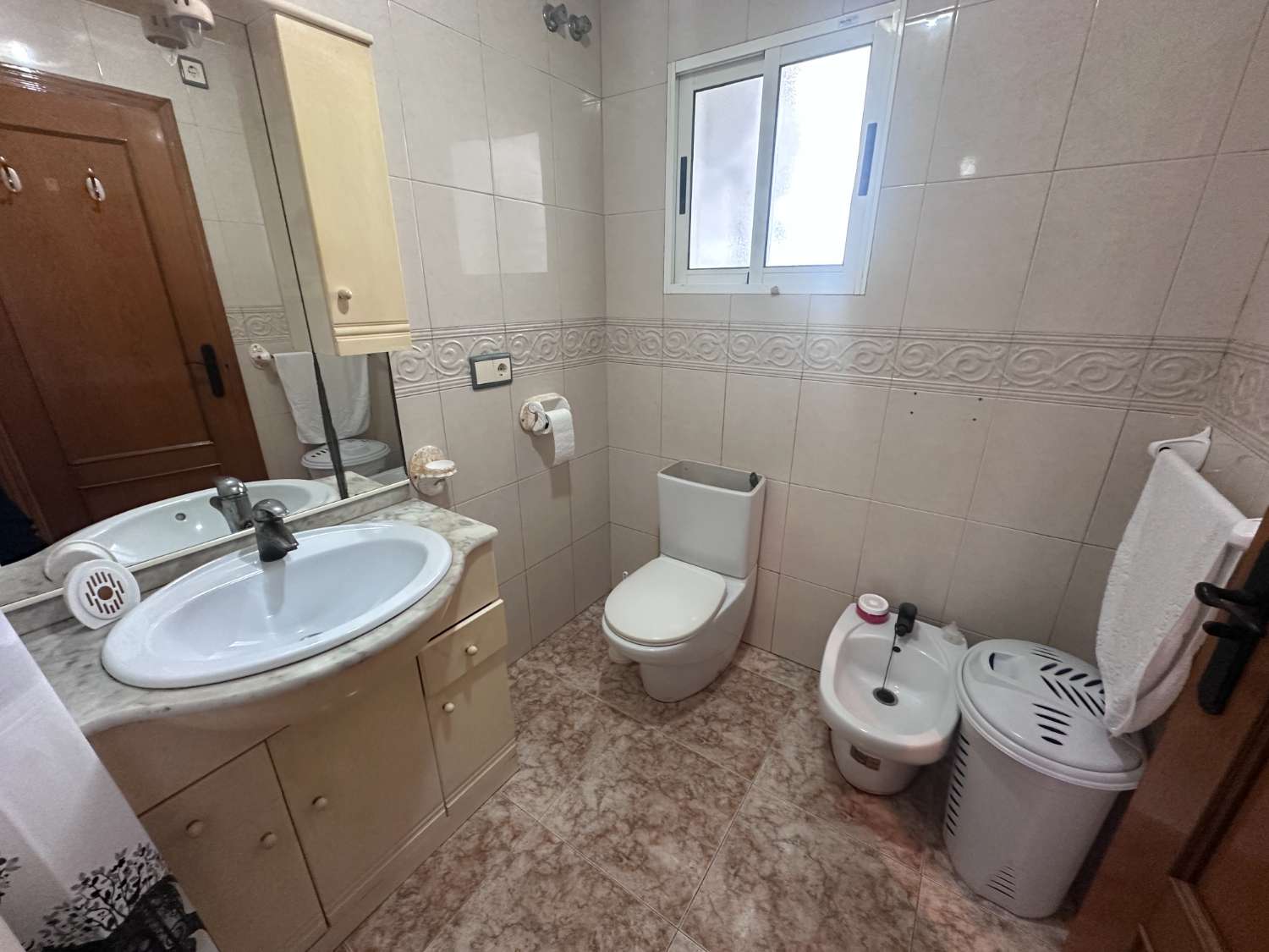 Spacious 4-Bedroom Apartment in the Heart of Catral