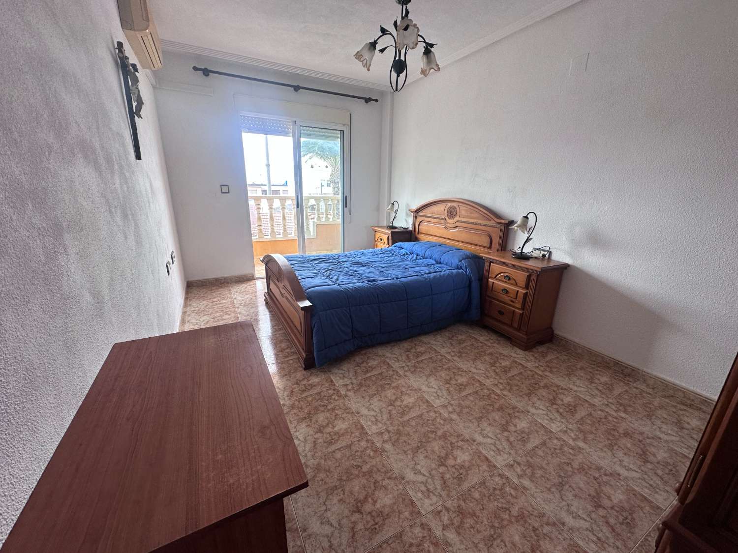Spacious 4-Bedroom Apartment in the Heart of Catral
