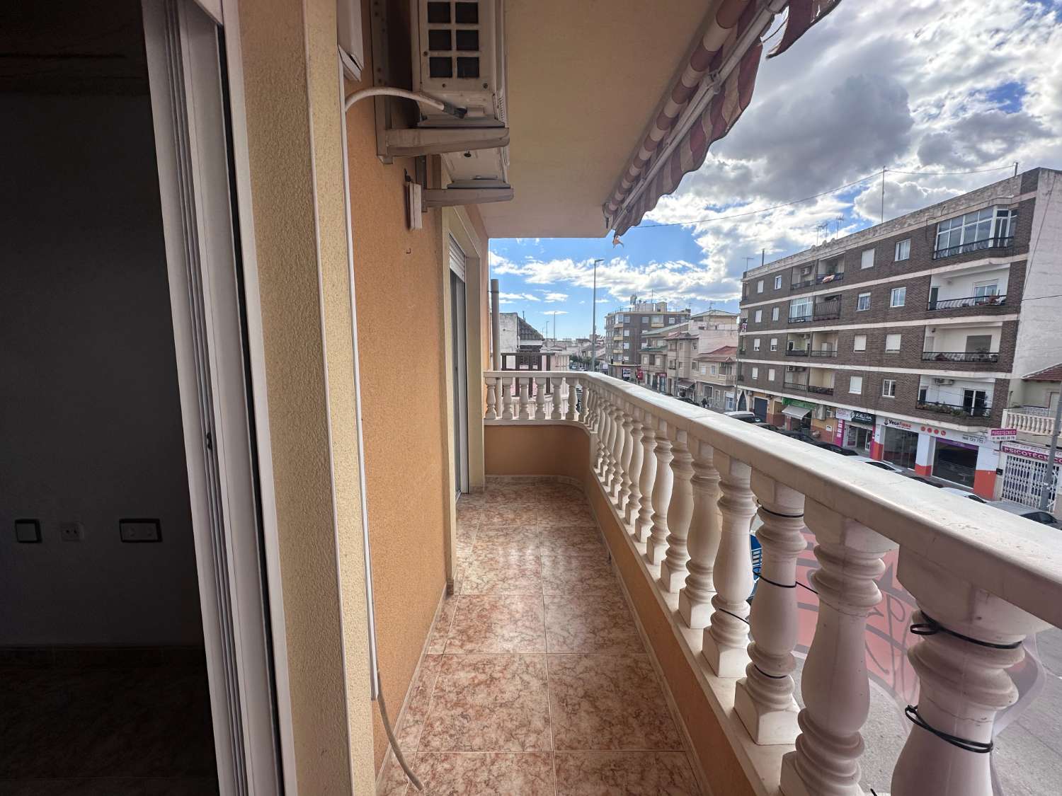 Spacious 4-Bedroom Apartment in the Heart of Catral
