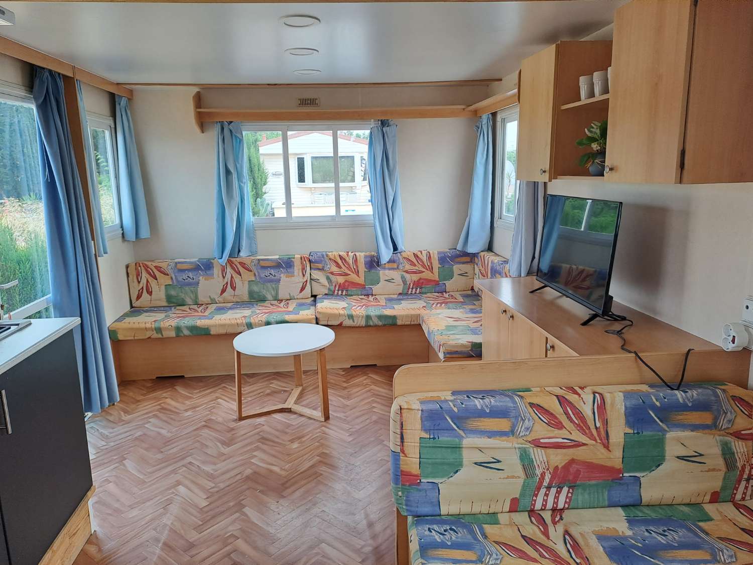 3 bed Sun Roller Mobile Home on small private site