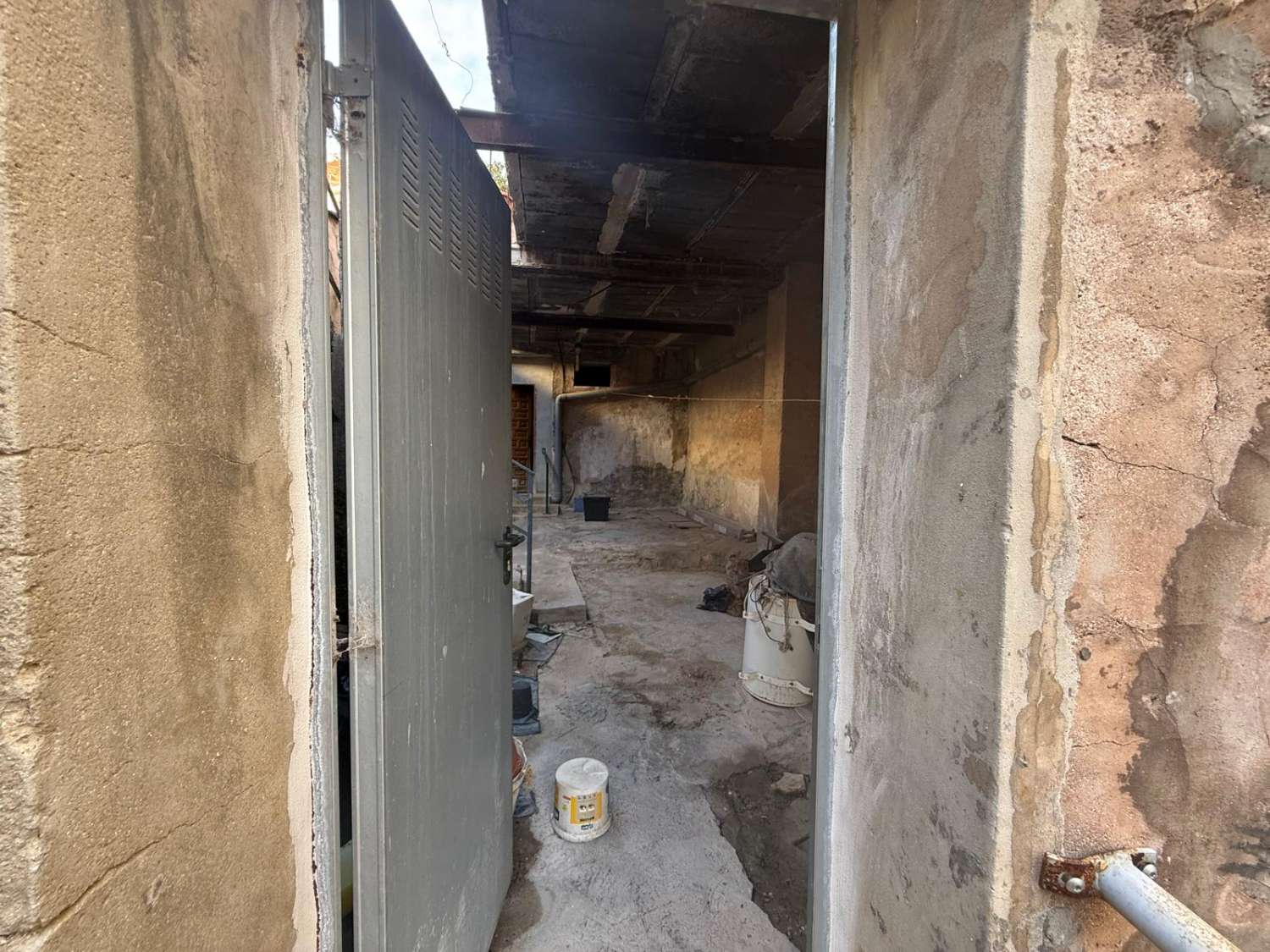 Central Catral Townhouse with Land and Dual Access – Ideal for Home, Business or Development