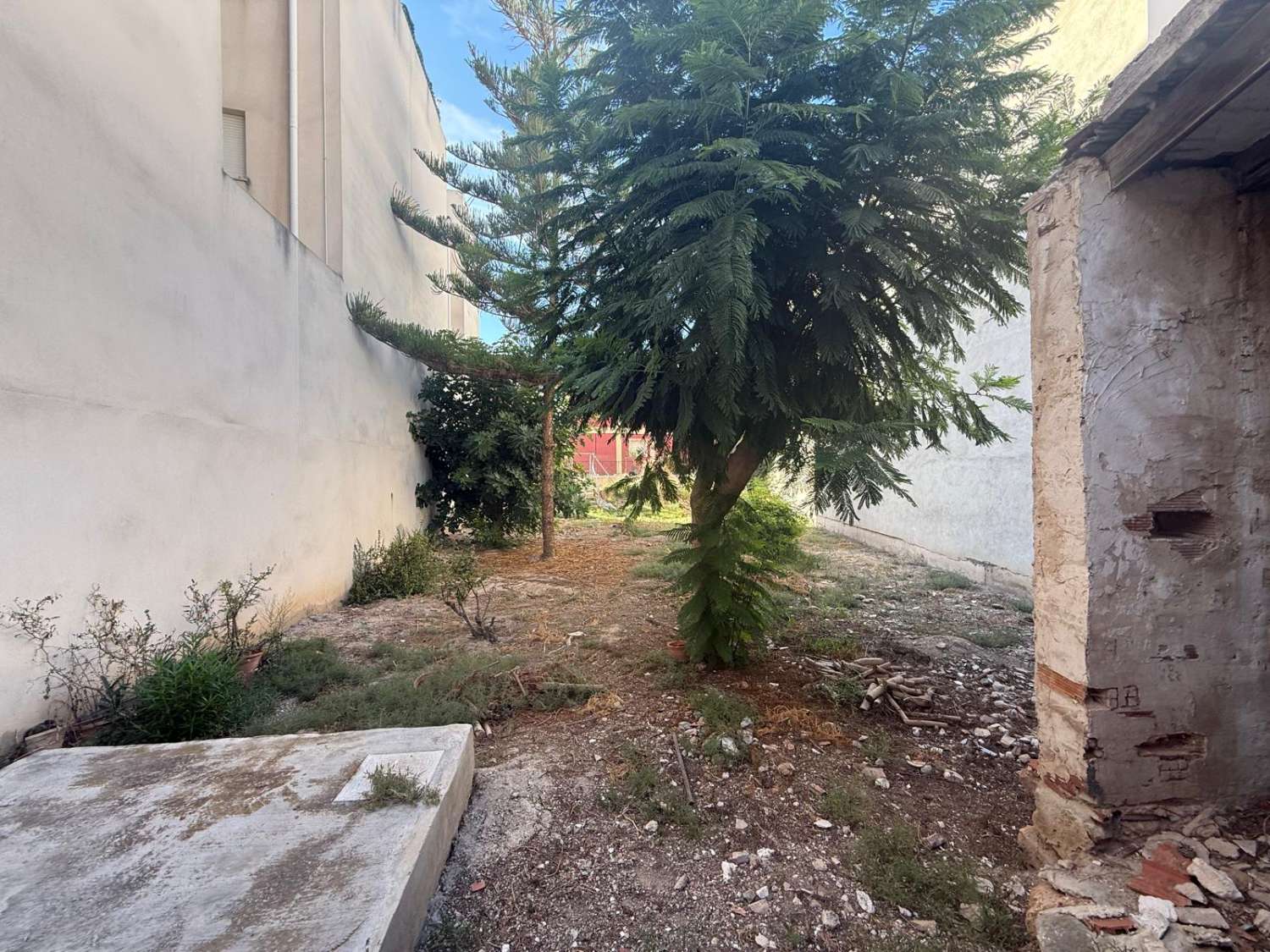 Central Catral Townhouse with Land and Dual Access – Ideal for Home, Business or Development