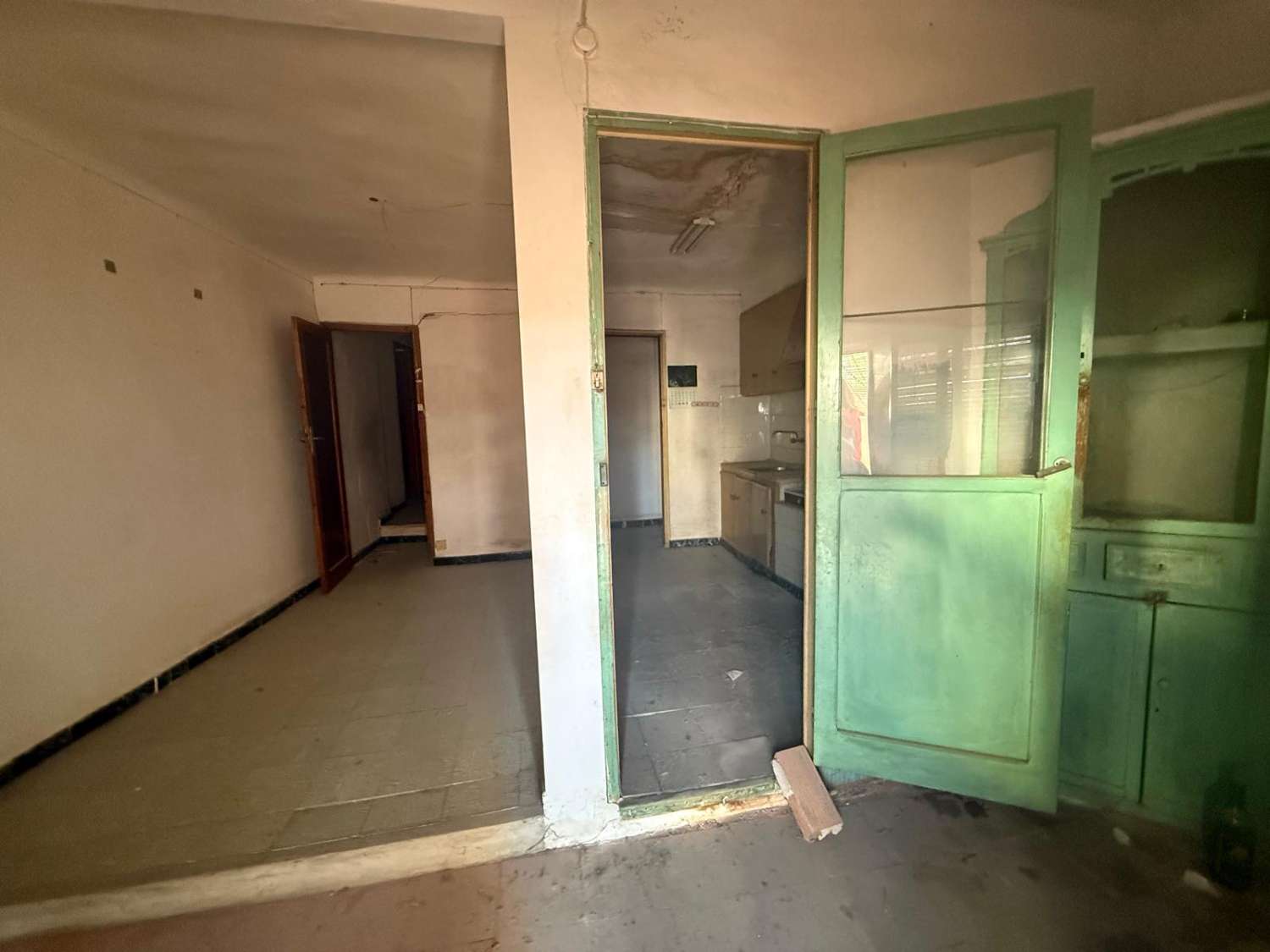 Central Catral Townhouse with Land and Dual Access – Ideal for Home, Business or Development