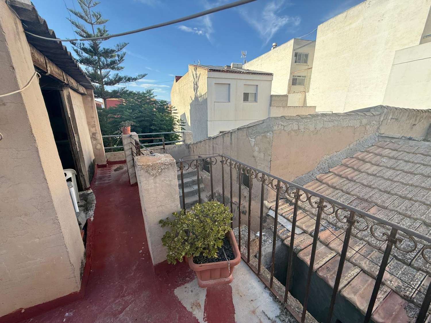 Central Catral Townhouse with Land and Dual Access – Ideal for Home, Business or Development
