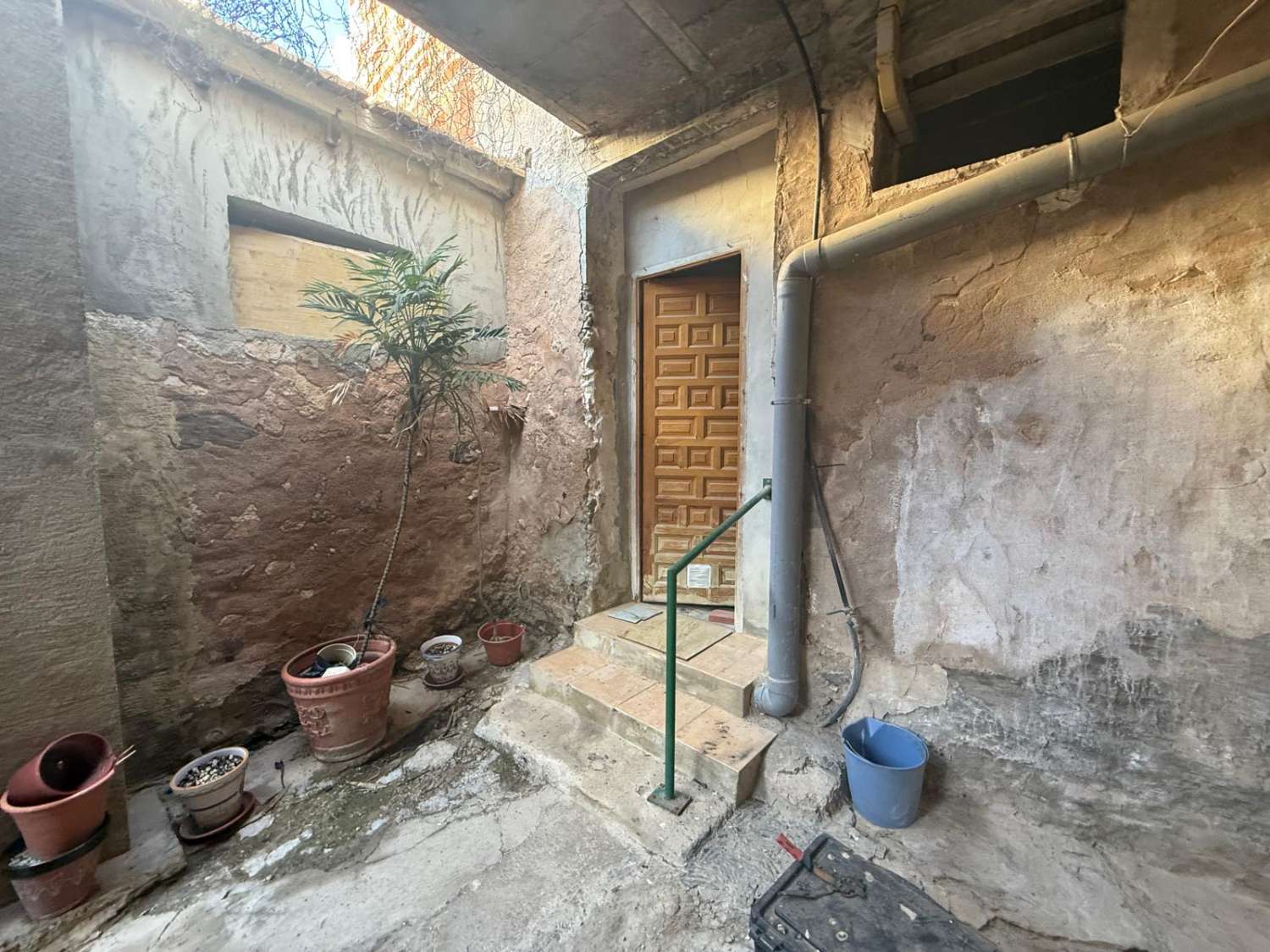 Central Catral Townhouse with Land and Dual Access – Ideal for Home, Business or Development