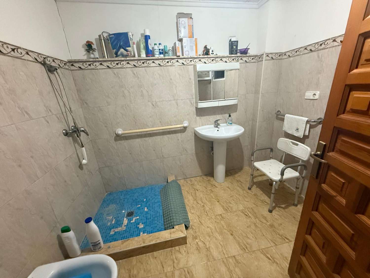 Central Catral Townhouse with Land and Dual Access – Ideal for Home, Business or Development
