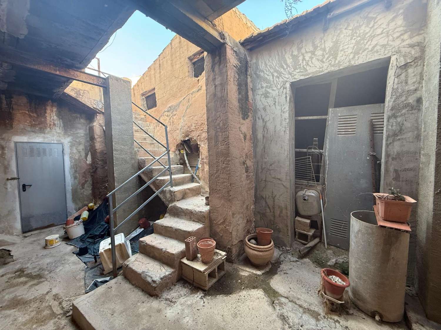 Central Catral Townhouse with Land and Dual Access – Ideal for Home, Business or Development