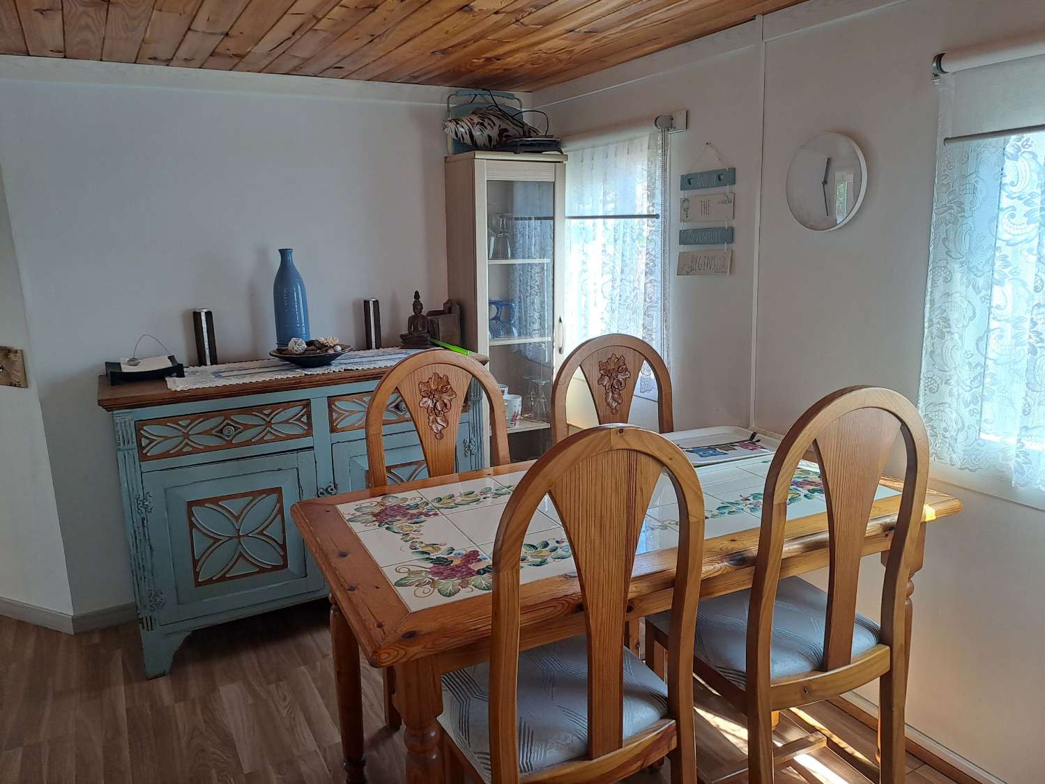 Mobile home with conservatory on private site