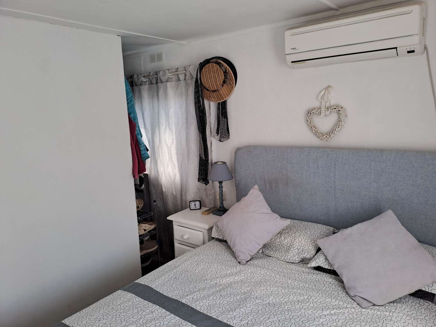 Mobile home with conservatory on private site