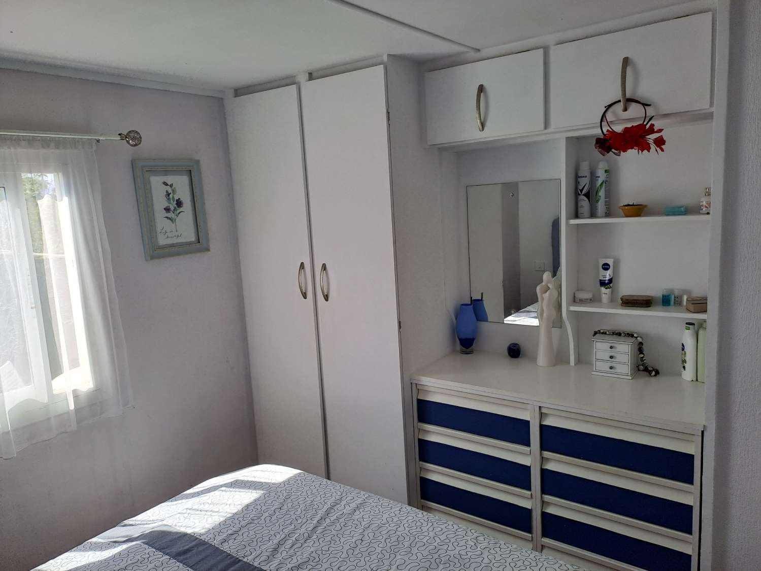 Mobile home with conservatory on private site