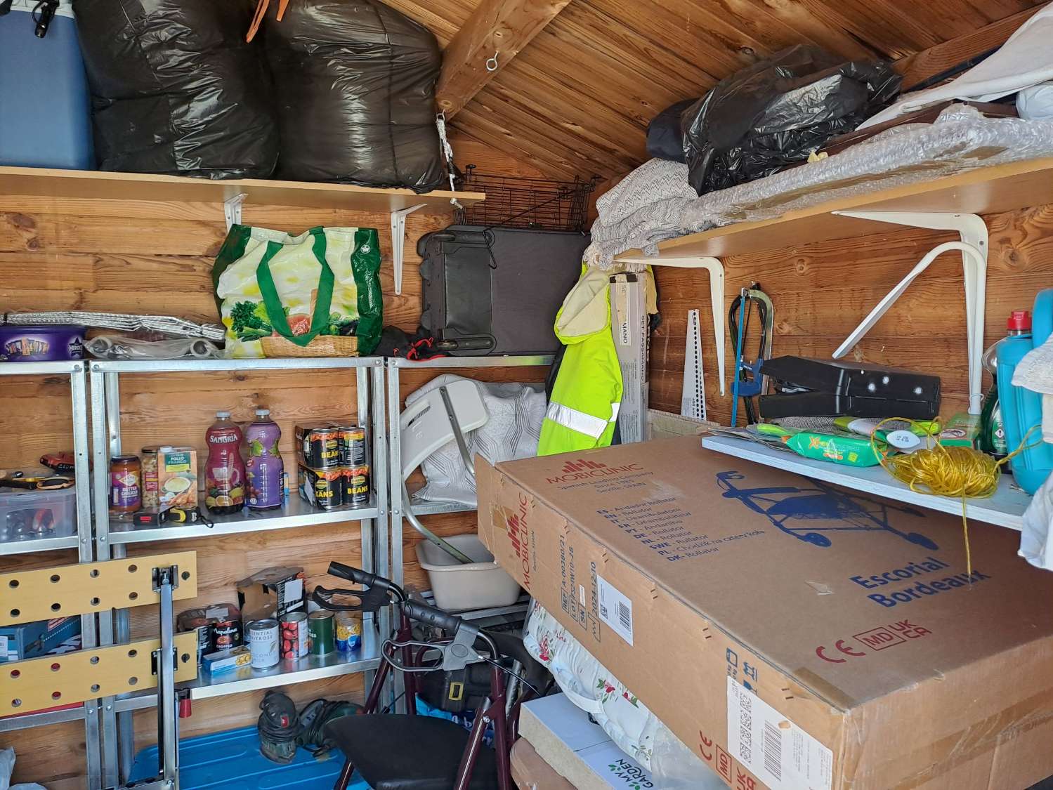 Mobile home with conservatory on private site