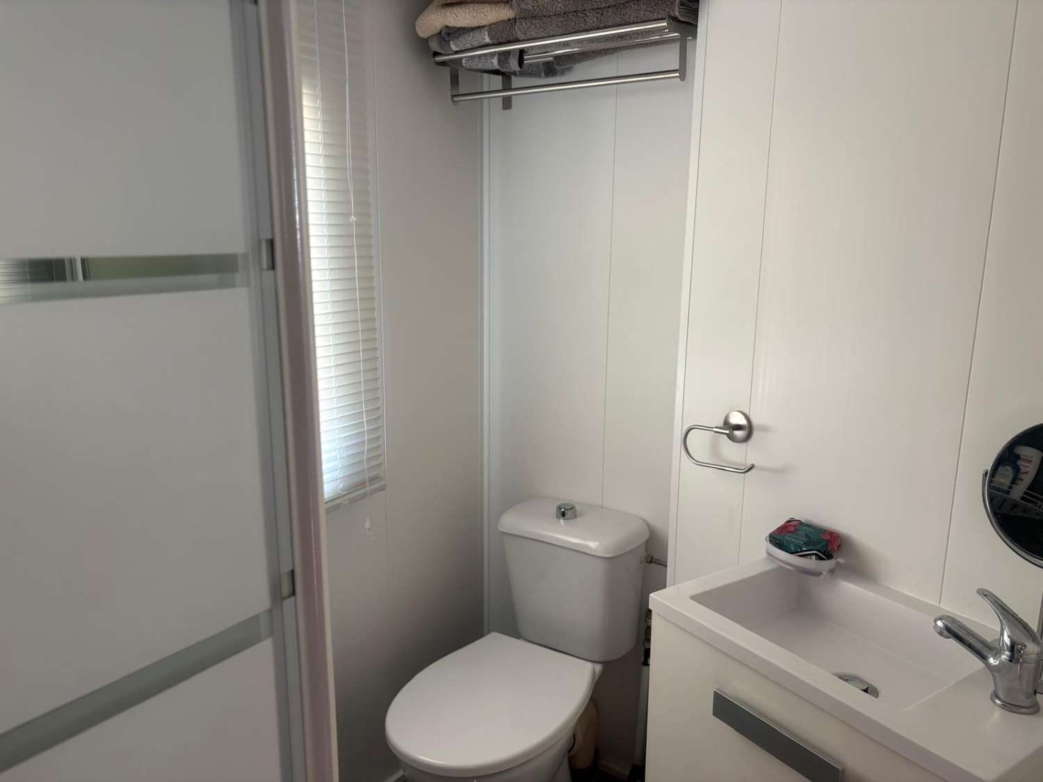 1 bed mobile home with communal pool