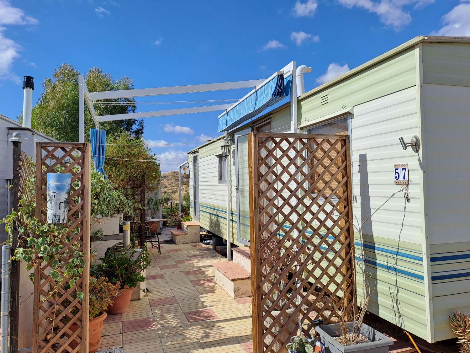 1 bed mobile home with communal pool
