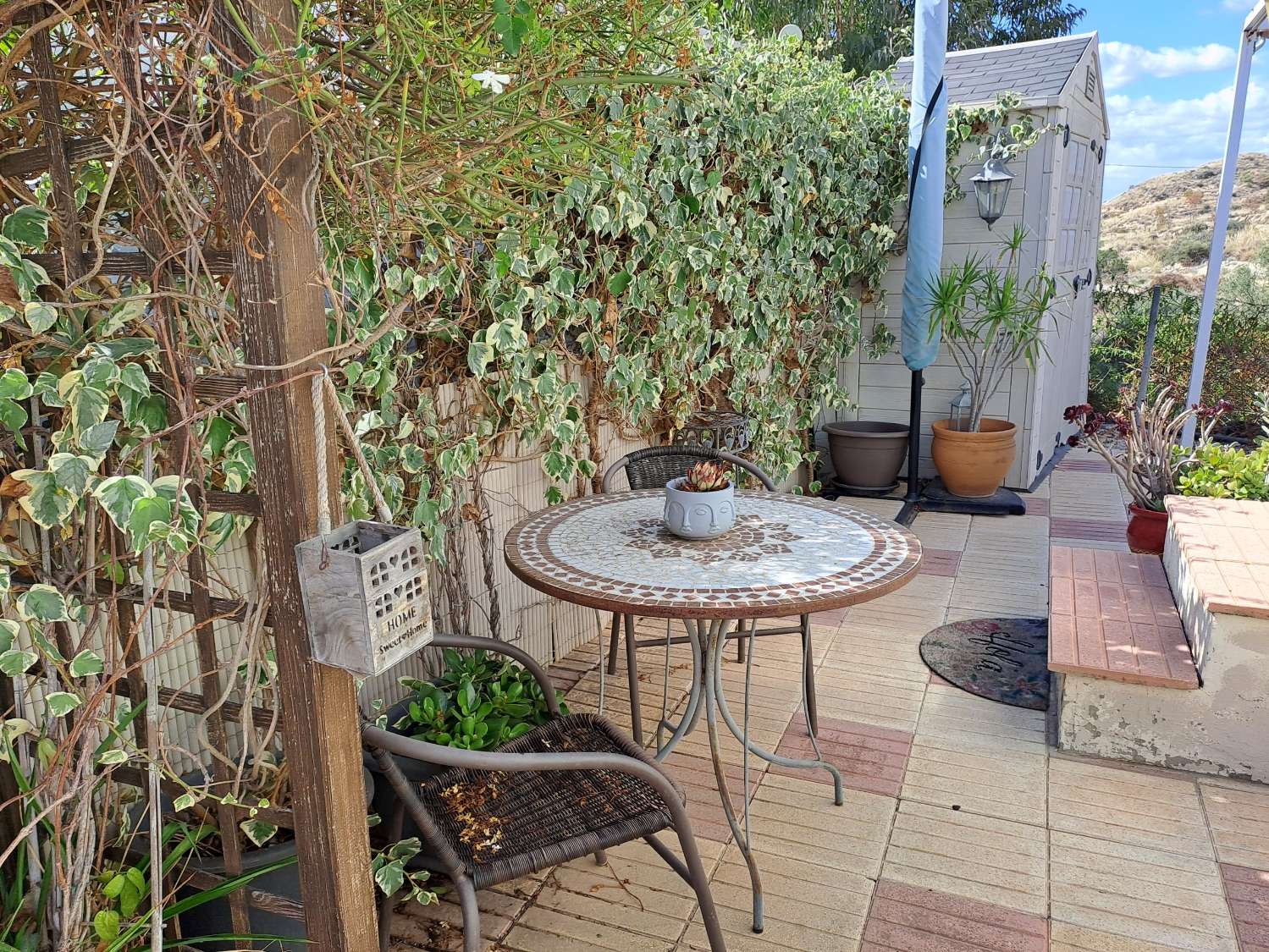 1 bed mobile home with communal pool