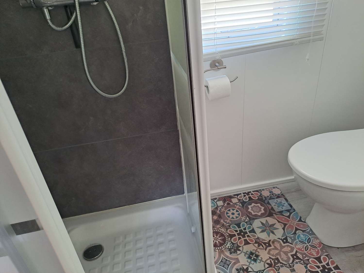 1 bed mobile home with communal pool