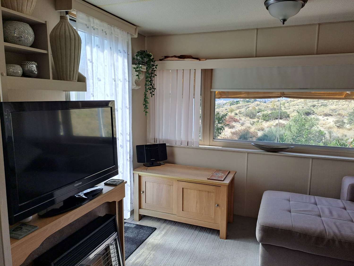1 bed mobile home with communal pool