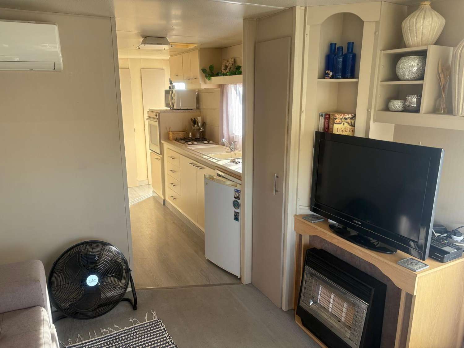 1 bed mobile home with communal pool