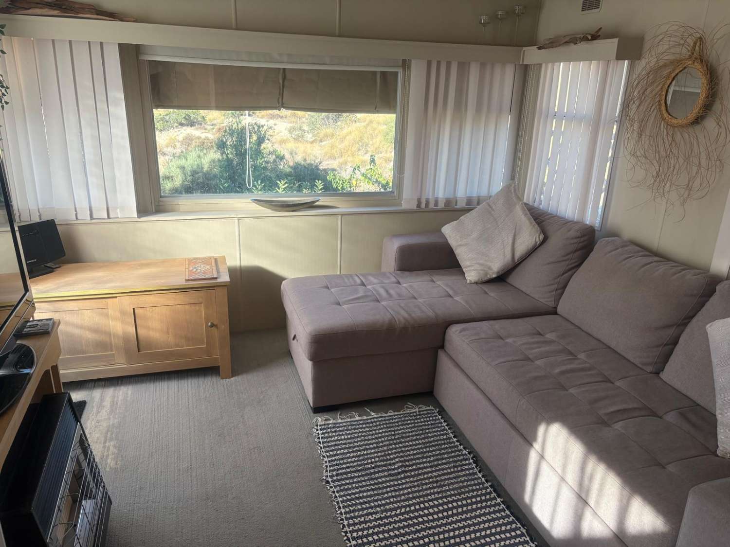 1 bed mobile home with communal pool