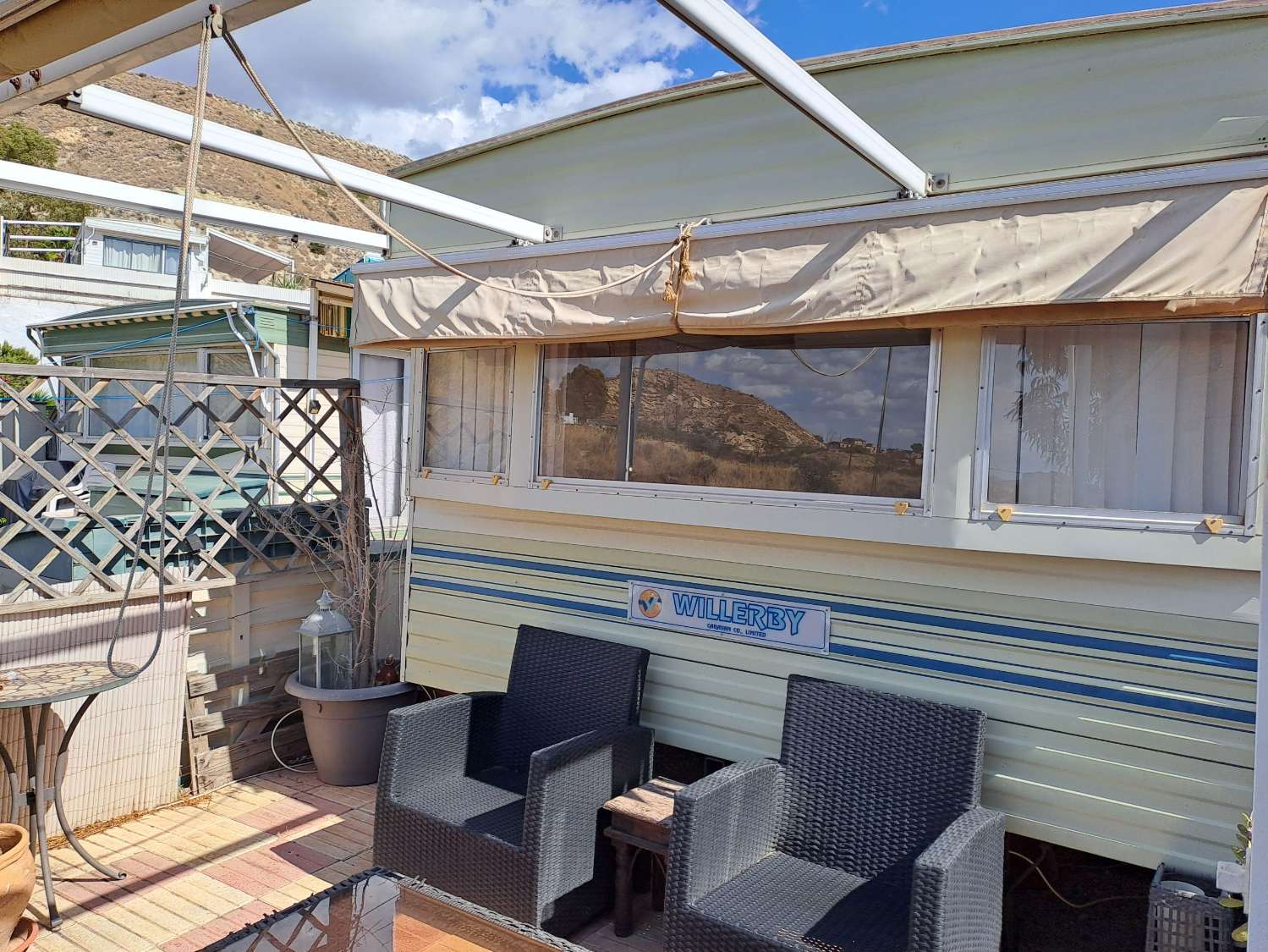 1 bed mobile home with communal pool