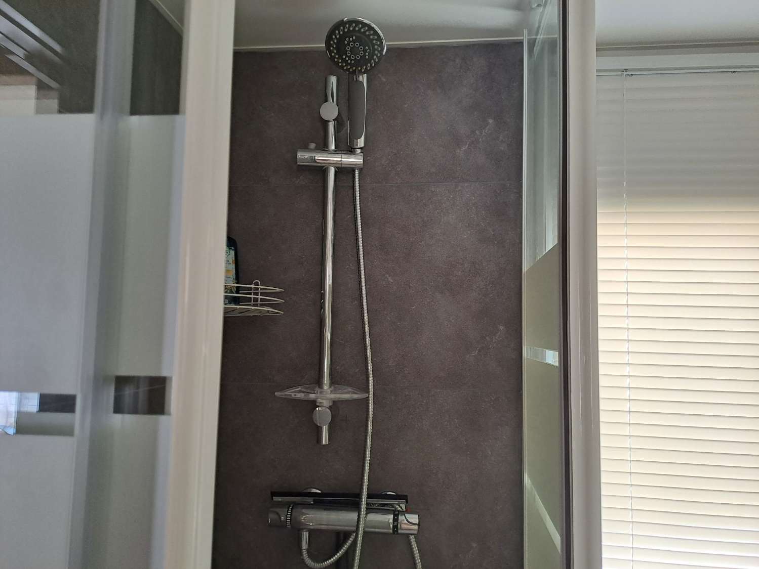 1 bed mobile home with communal pool