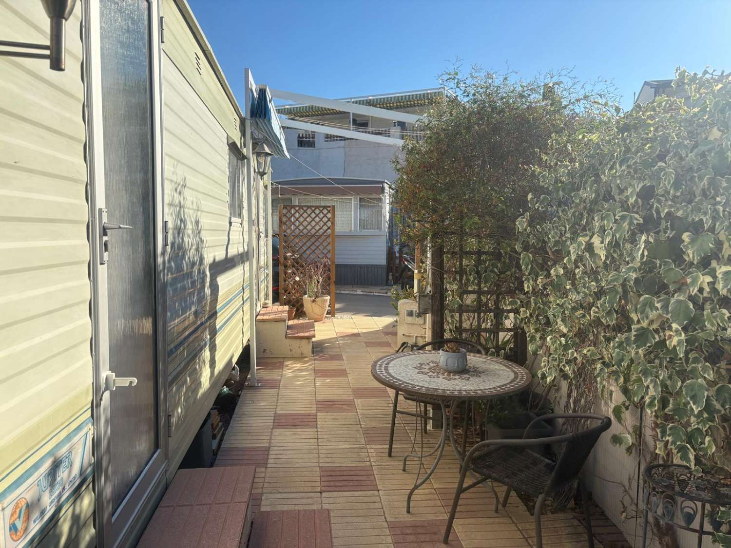 1 bed mobile home with communal pool