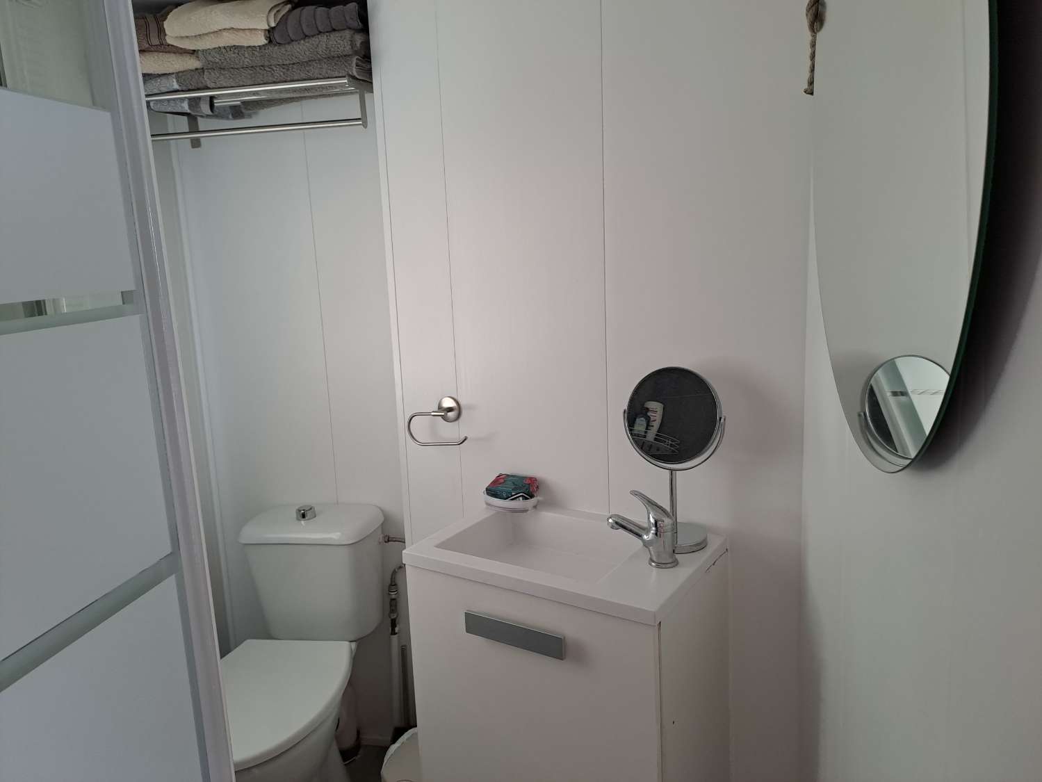 1 bed mobile home with communal pool