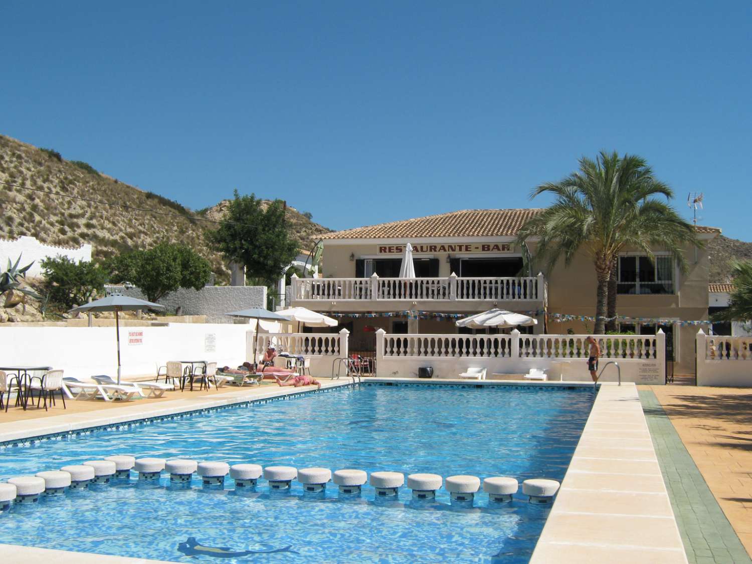 1 bed mobile home with communal pool