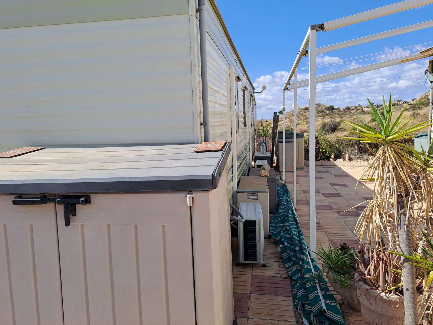 1 bed mobile home with communal pool