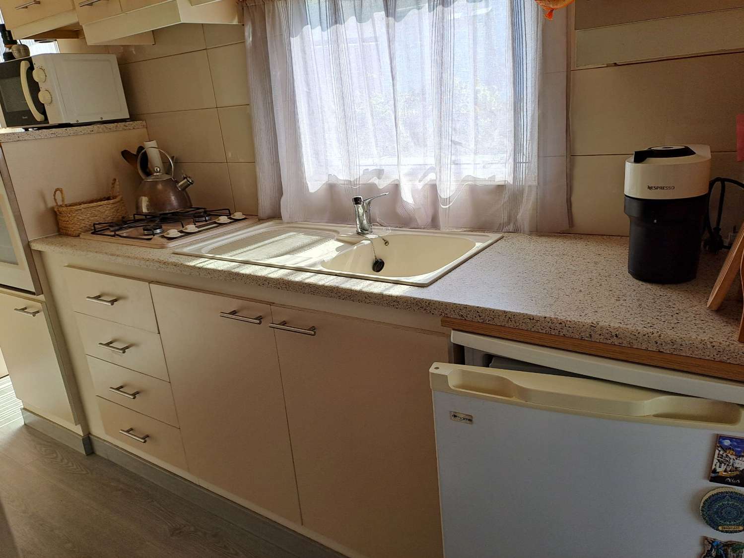 1 bed mobile home with communal pool