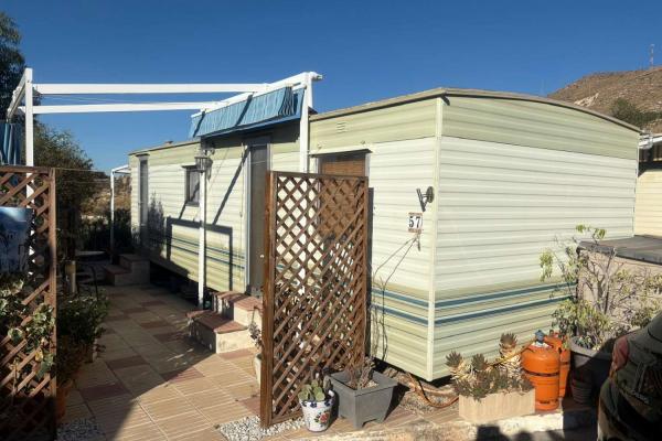 1 bed mobile home with communal pool