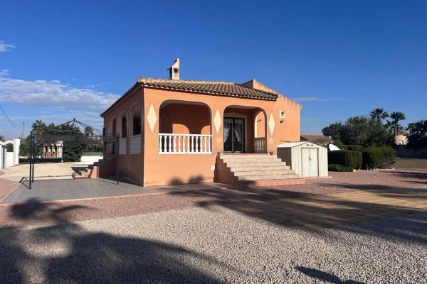 Beautifully Presented 3-Bedroom Villa for Sale in the Ca...