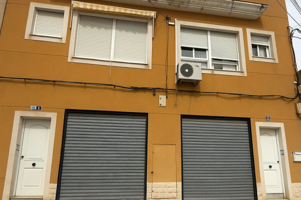 3 Bedroom, 2 Bathroom Townhouse with Large Roof Terrace ...