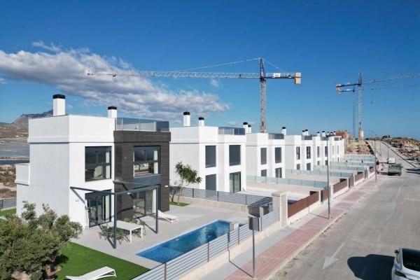 Bright, Modern and Spacious 3-Bed Villas with Private Po...