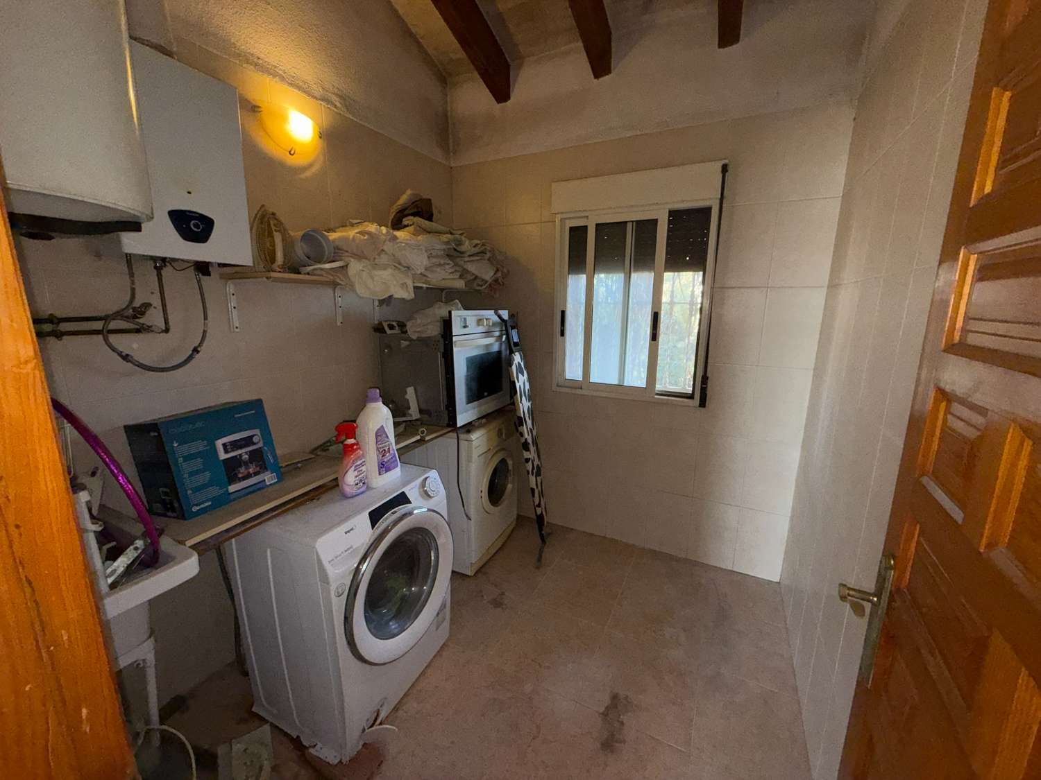 Spacious 4-Bedroom Villa with Pool, Roof Terrace & Garden – Great Potential with Modest Investment