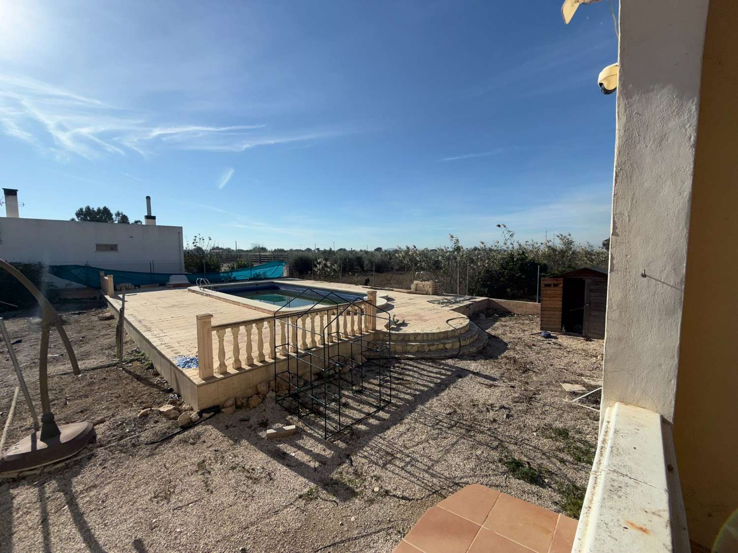 Spacious 4-Bedroom Villa with Pool, Roof Terrace & Garden – Great Potential with Modest Investment