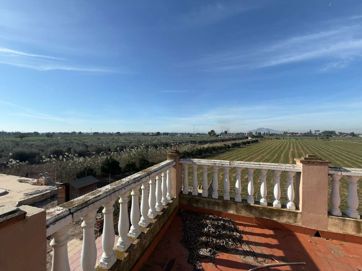 Spacious 4-Bedroom Villa with Pool, Roof Terrace & Garden – Great Potential with Modest Investment
