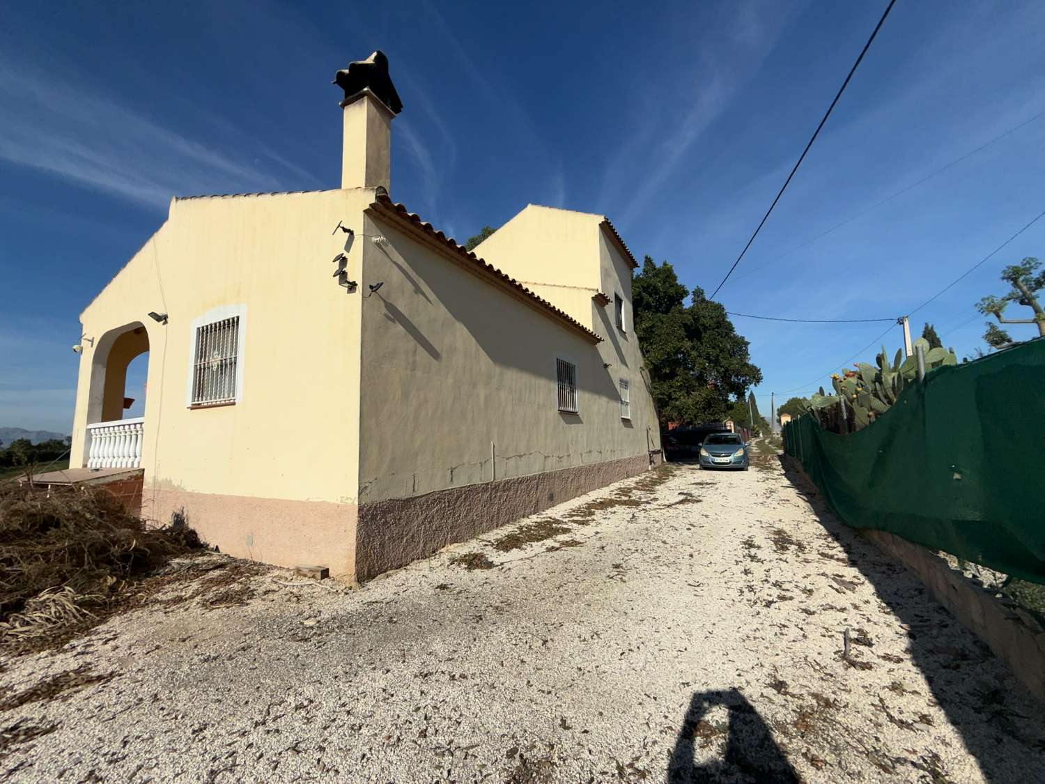 Spacious 4-Bedroom Villa with Pool, Roof Terrace & Garden – Great Potential with Modest Investment