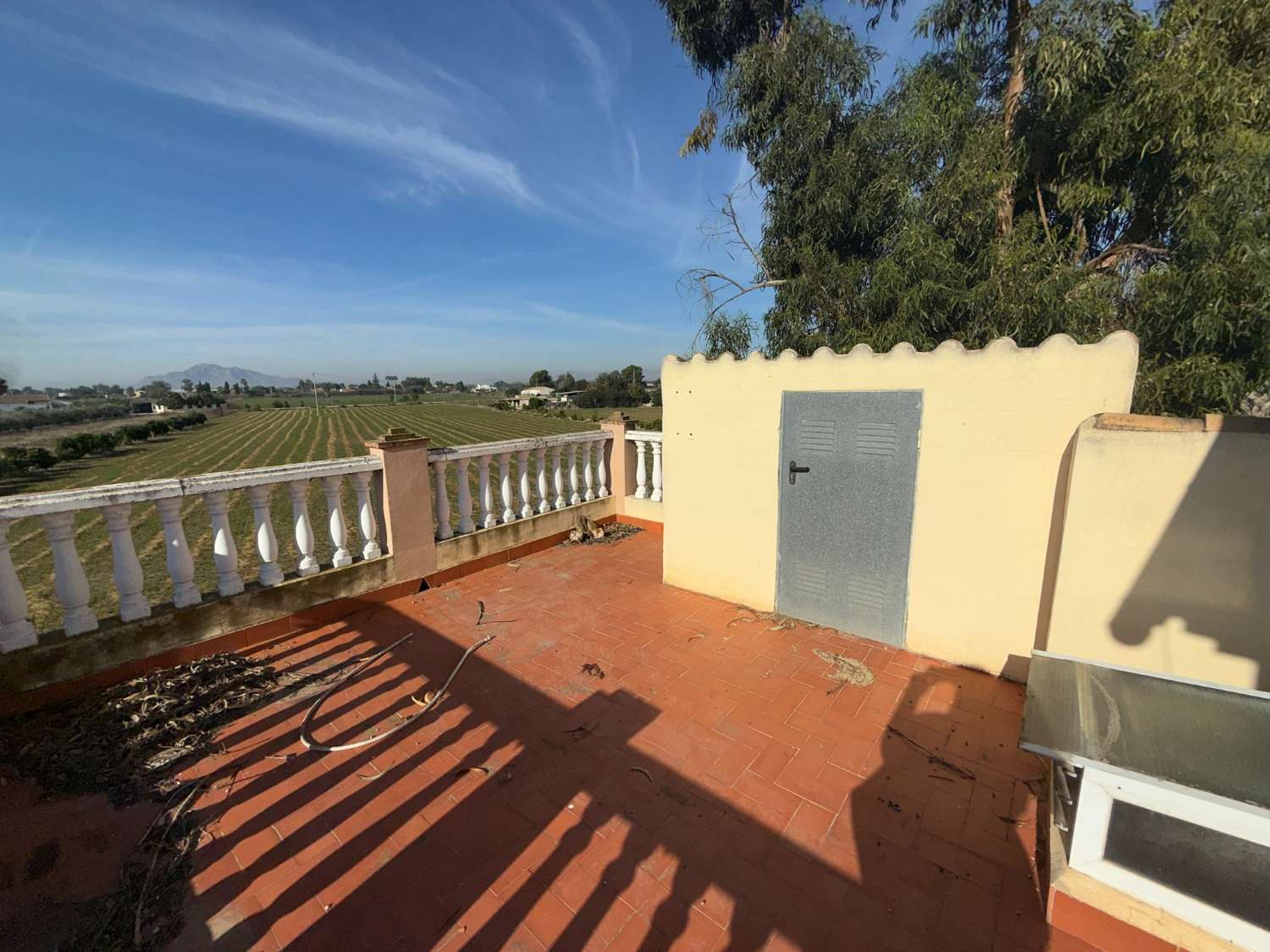 Spacious 4-Bedroom Villa with Pool, Roof Terrace & Garden – Great Potential with Modest Investment